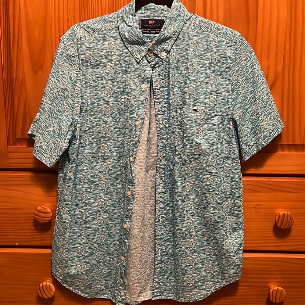 Like new vineyard vines medium shirt
